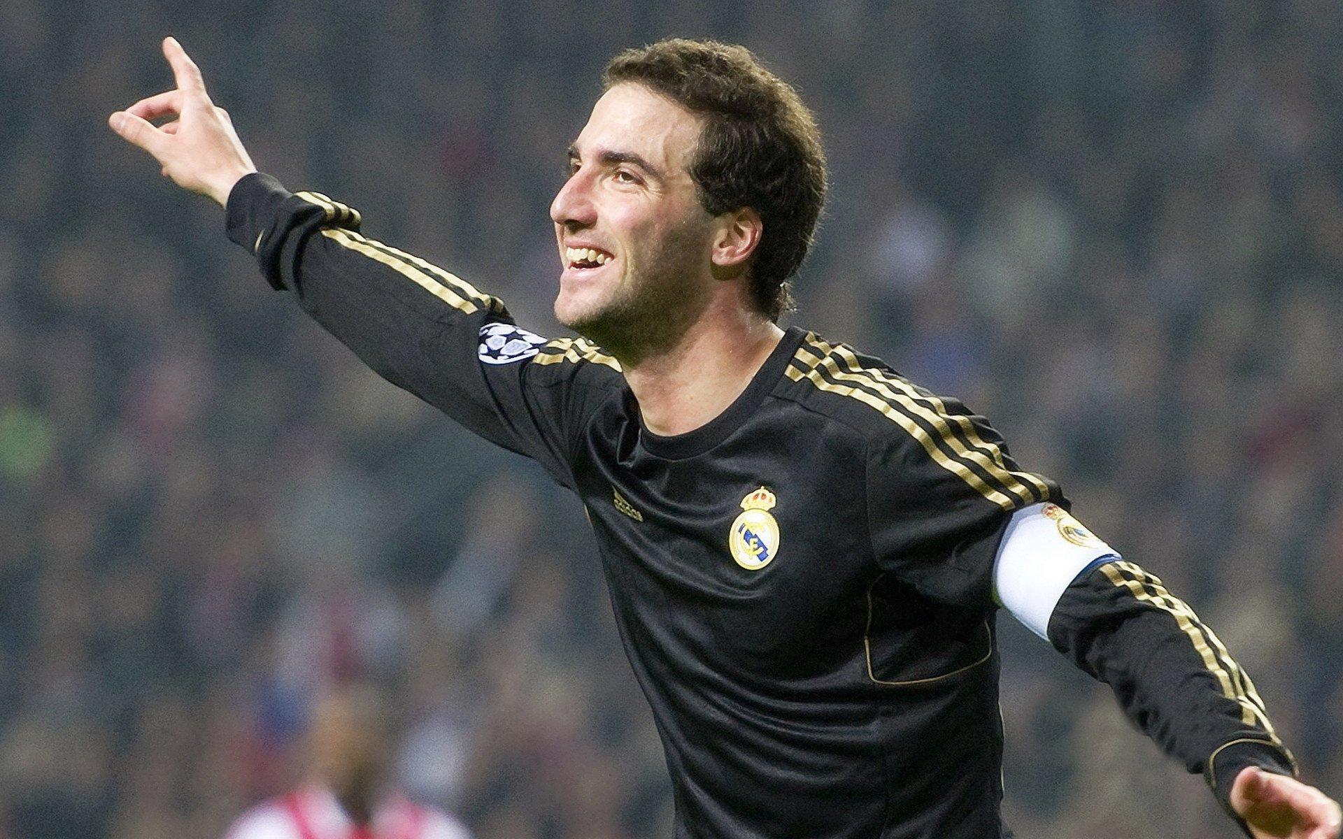 苏比门迪盛赞酋长球场魔力,皇家社会客场零封展现欧战韧性