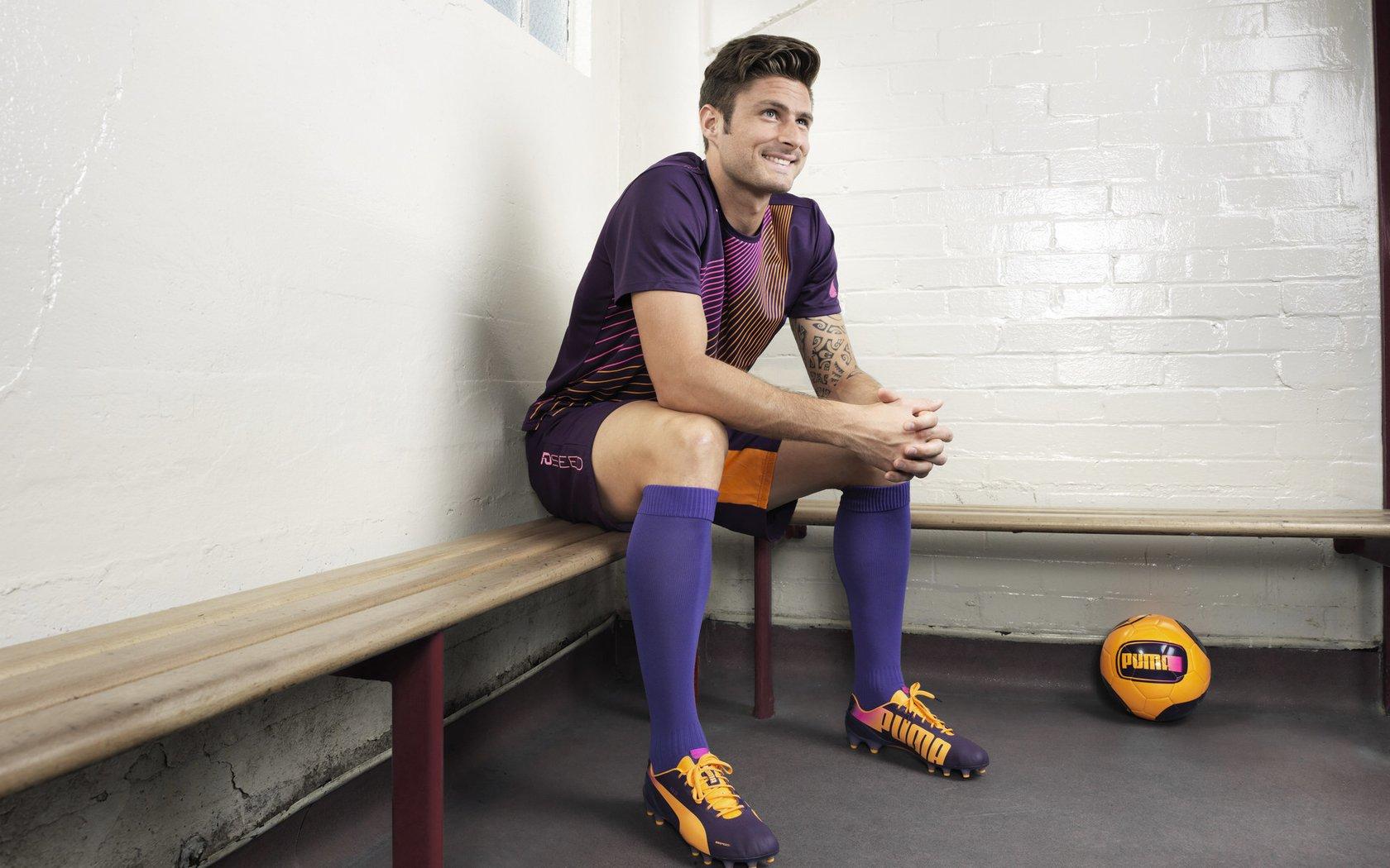 周琦篮下离奇失手转晕全场 关键放篮过桥成赛事转折点